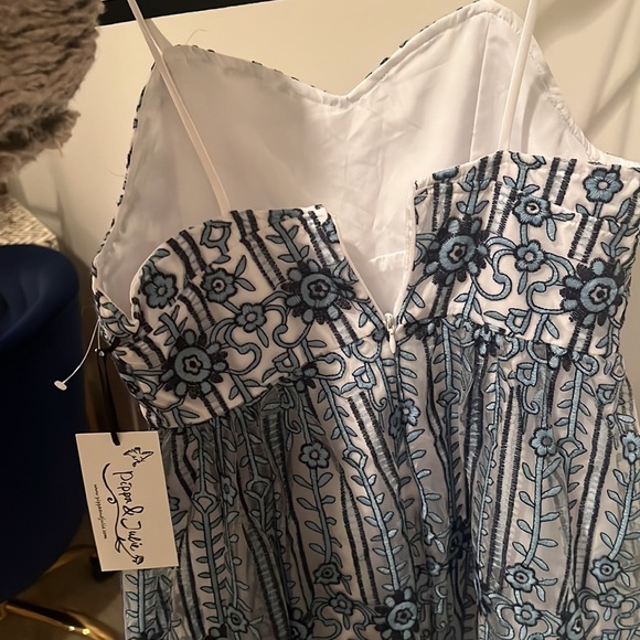 Pippa and Julie he MIDI Garden Dress - Picture 3 of 3